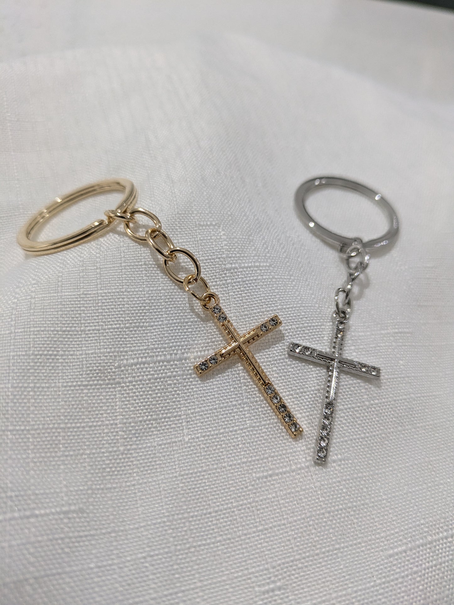 Elegant Cross Keyring