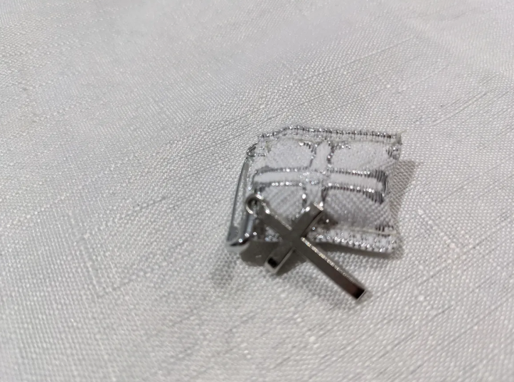 Filaxto with Cross Charm - White/Silver
