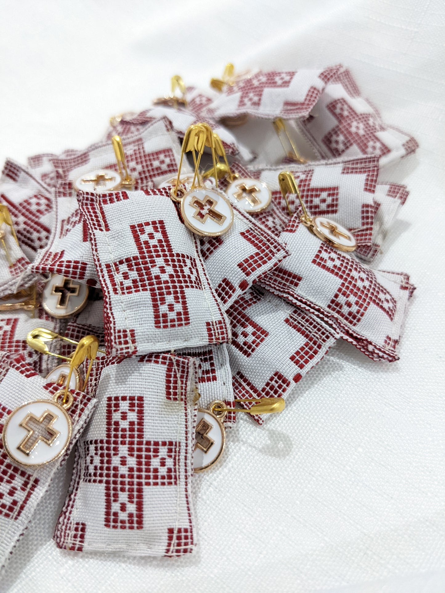 Patterned Cross Filaxto - White/Red