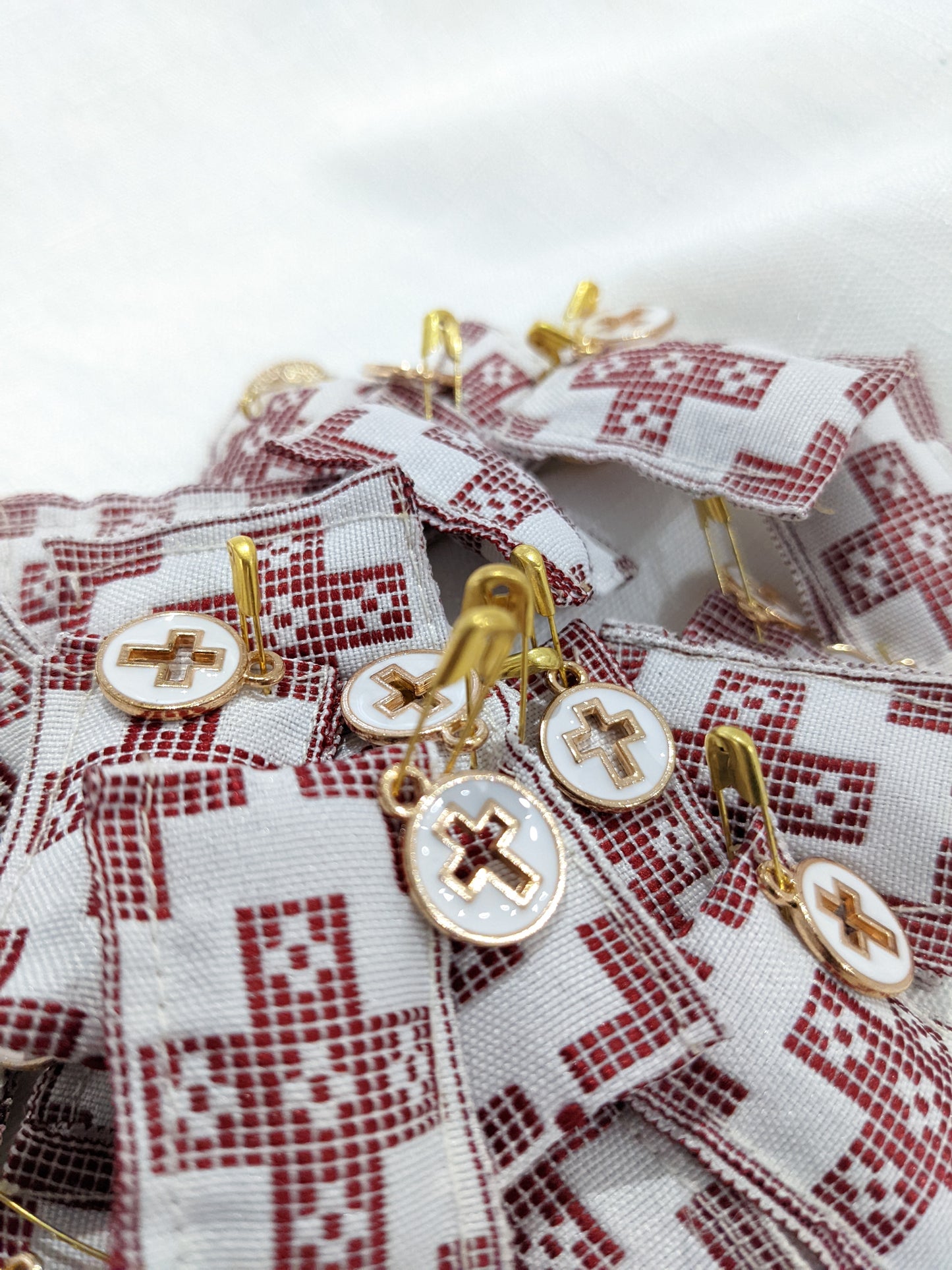 Patterned Cross Filaxto - White/Red