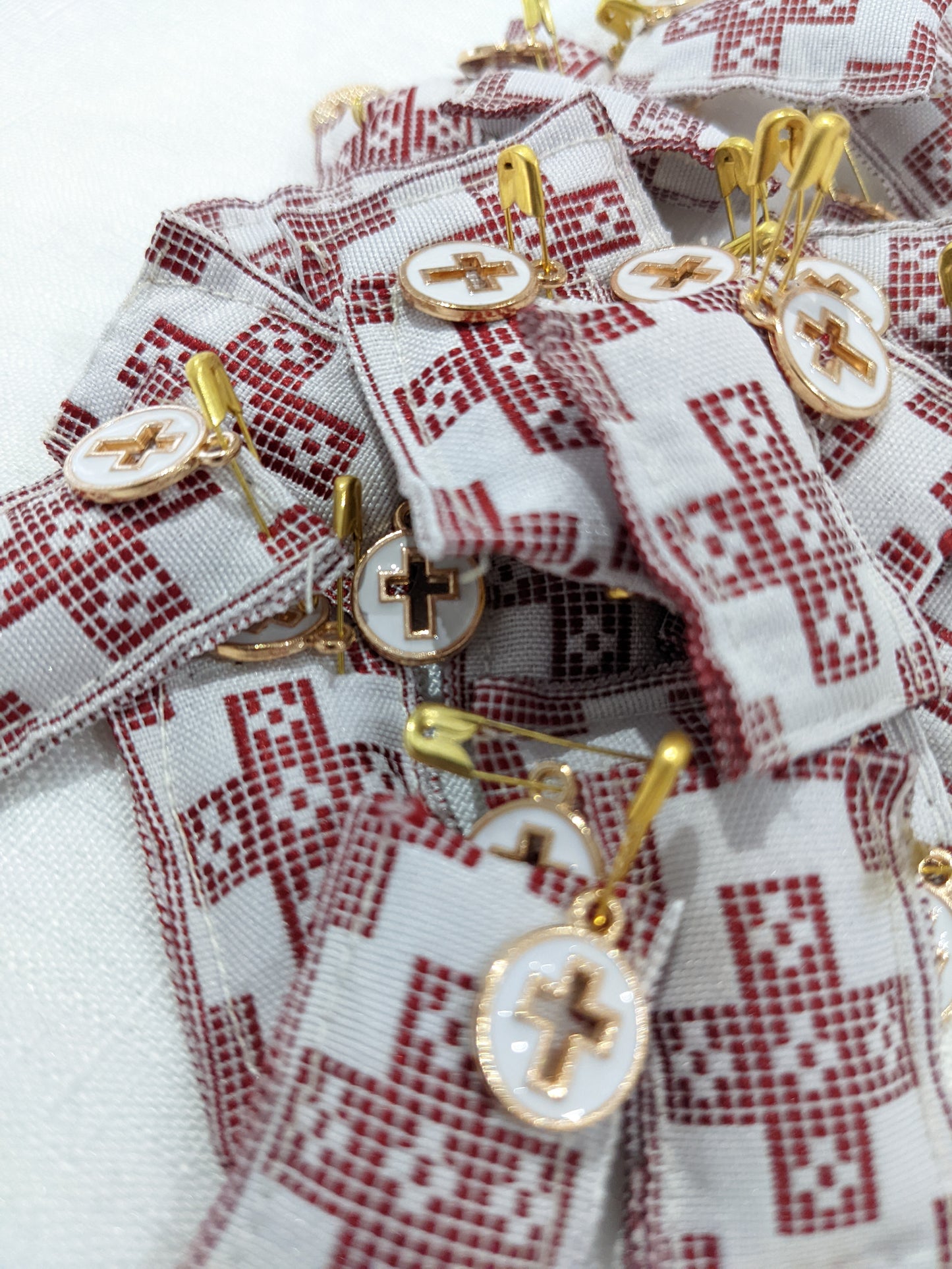 Patterned Cross Filaxto - White/Red