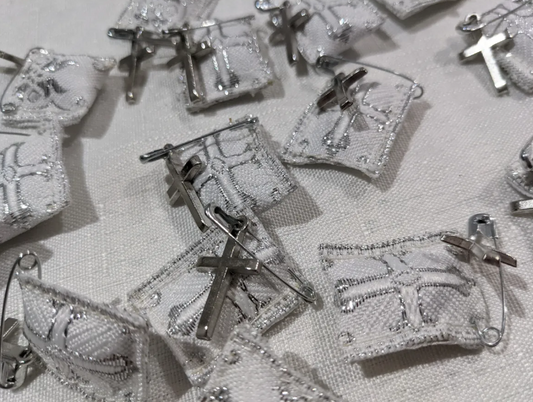 Filaxto with Cross Charm - White/Silver